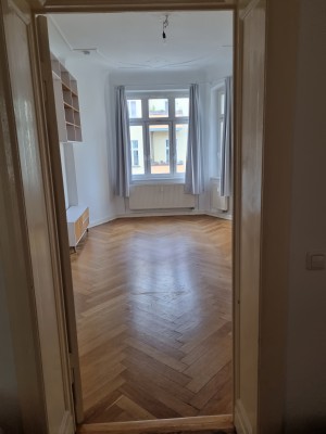 Altbau-WG-Zimmer am Treptower Park