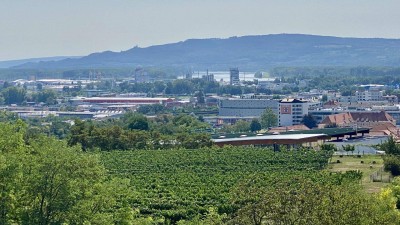 Neubau Erstbezug Schöne Drei Zimmer Wohnung mit Balkon und Süd-Ost Fernblick