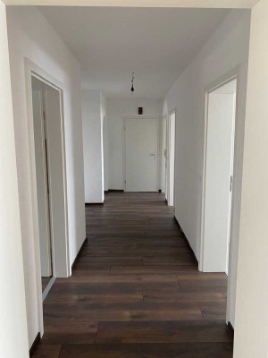 Frisch renovierte 5-Zimmer Wohnung in ruhiger Lage, Zentrumsnähe