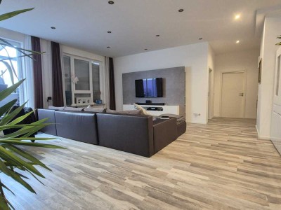 Stadt Zwiesel Zentrum: Moderne 3,5 Zimmer Loft-Wohnung mit herrlicher überdachter Dachterrasse