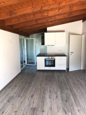 Zentrale 2-Zimmer-Wohnung im Dachgeschoss mit Lift, Südterrasse, Balkon, Klimaanlage