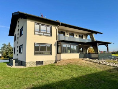 Erstbezug nach Sanierung: 3,5 Zi., Einbauküche, Terrasse, Stellplätze