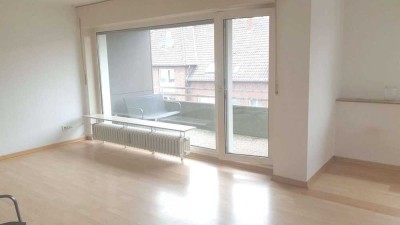 Appartement mit getrennt eingerichteter Küche und zentral