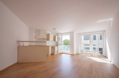 Helles Apartment in Zentrumsnähe | Balkon | Offene Küche mit EBK
