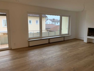 Moderne, renovierte, helle 3-Zimmer-Wohnung mit Kamin, Süd-Balkon und kl. Garten mit eigenerTerrasse