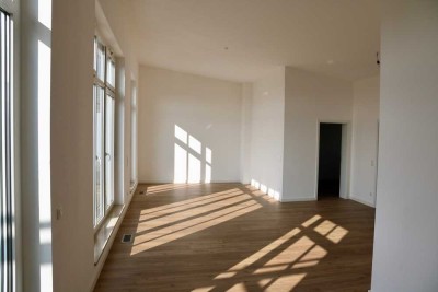 Hohe Decken, bodentiefe Fenster, Südblick - exklusive Dachgeschosswohnung mit 23 m² Dachterrasse