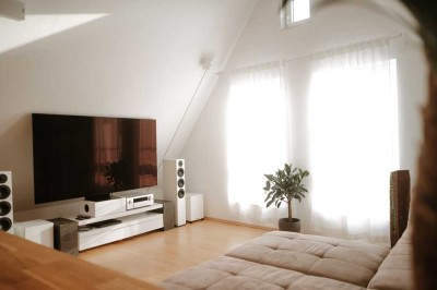 Freundliche und lichtdurchflutete 3,5-Zimmer-DG-Wohnung in der Fußgängerzone