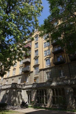 Altmarktkarree: 4-Zi.-Wohnung mit Balkon und Parkett