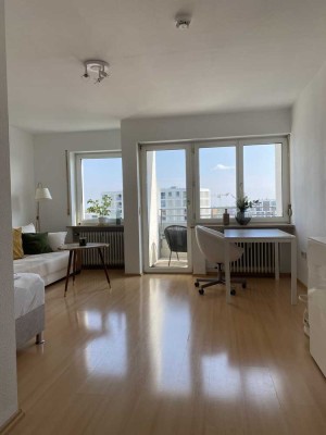 Möblierte 1-Zimmer-Wohnung mit Weitblick, Balkon und EBK in Pasing-Obermenzing nähe Bahnhof