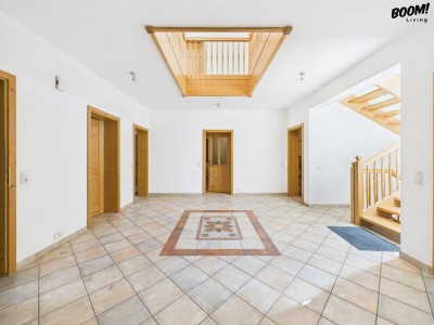 Exklusives Einfamilienhaus mit 8 Zimmern, sonniger Terrasse und weitläufigem Grundstück