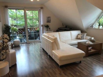 Hochwertige 3,5-Zimmer-Maisonette mit zwei Balkonen, ruhige Lage, zentral gelegen.