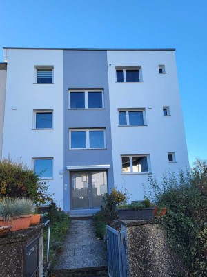 Neu renovierte 4,5-Raum-Wohnung mit gehobener Innenausstattung mit Balkon und EBK in Schwieberdingen