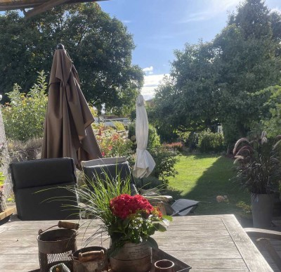 Charmante Doppelhaushälfte mit Garten, Doppelgarage und Photovoltaik – provisionsfrei