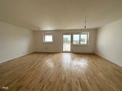 Top-sanierte 4-Zimmer Wohnung mit Balkon