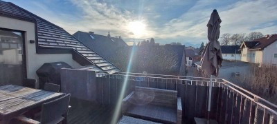 „Den Sommer genießen“ - Stadtnahe Lage &amp; Lebensqualität im Grünen: Top ausgestattete, lichtdurchflutete Architekten-Wohnung mit Dachterrasse