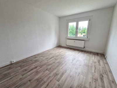 ***2 NKM frei zum Einzug geschenkt*** 4-Zimmer-Wohnung im 2. Obergeschoss zu vermieten