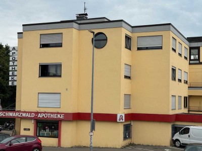 Grundlegend modernisierte 5-Zimmer-Wohnung in sehr zentraler Lage.