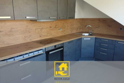 Sanierte 4-Zimmer DG Wohnung mit Balkon - ab Oktober Bezugsfrei !