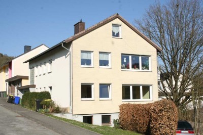 2 1/2 Familienhaus, 237 qm Wohnfl., 2 Südbalkone, Garagen, Heizung neu, Bev.-Dalhausen: 269.000 € VB