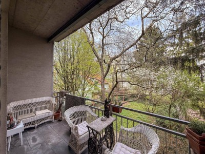 2,5 Zimmer Stadtwohnung mit Innenhofbalkon und schönem Gartenblick! Separate Küche ablösefrei!