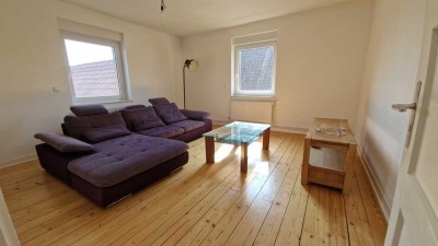 Helle und stilgerecht renovierte 3-Zimmer-Wohnung im Zweifamilienhaus mit Garten und Hofanlage