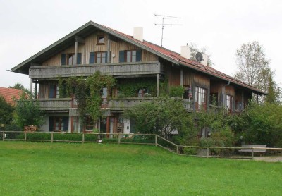 naturnahe 3-Zimmer Dachgeschosswohnung mit Balkon in Dietramszell
