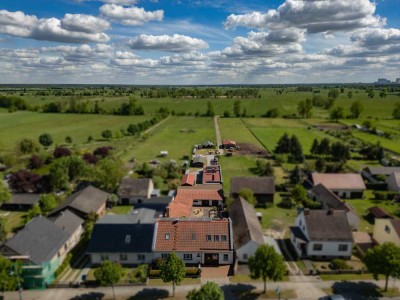 +Gehöft mit Zweifamilienhaus -Gewerbeflächen ca.300QM-Landwirtschaftsflächen ca.6500QM+