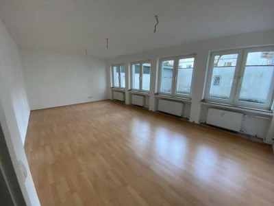 vollständig renovierte 1-Zimmer-Wohnung mit Einbauküche in Uni-Nähe