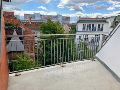 Nähe Ernst-Thälmann-Park/ Altbau-Maisonette mit Dachterrasse