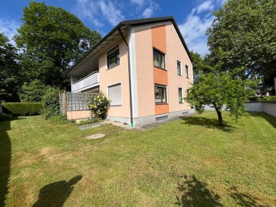 Zentrales Dreifamilienhaus mit schönem Garten