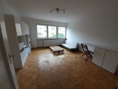 Möblierte 2-Zimmer-Wohnung mit EBK in Tempelhof, Berlin