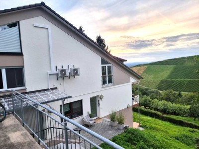 Bühl -Waldmatt: 2 ZKB-Wohnung, 62 m². Terrasse, Stellplatz, Fernblick.