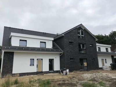 Ansprechende und neuwertige 4-Raum-Dachgeschosswohnung mit geh. Innenausstattung mit Balkon und EBK