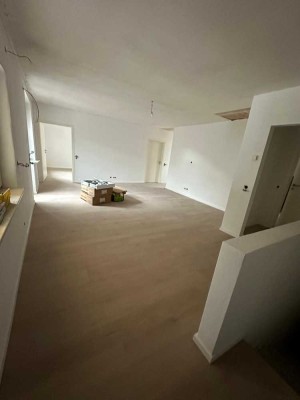 Toll geschnittene Eigentumswohnung mit großer, integrierter Garage – Ideal für Wohnen wie im Haus