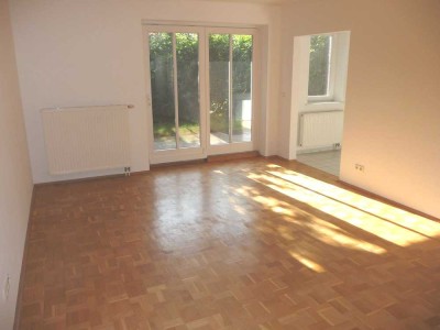 Norderstedt-Friedrichsgabe, schöne ruhige 3-Zimmer-Whg. m. Terrasse, Ebk, V'bad, Parkett u. TG