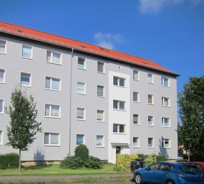 Greifswaldstr. 81, E L - Modernisierte 2-Zimmer Wohnung mit Badewanne und Loggia