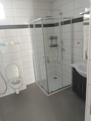 1200 € - 101 m² - 5.0 Zi.
ruhige Lage
Hof mit nutzbar