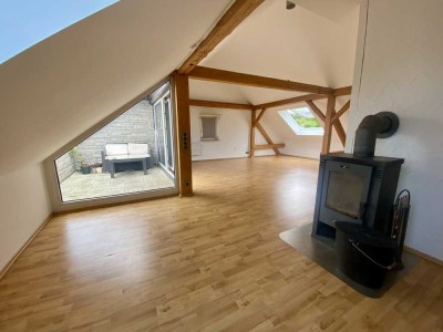Sofort frei! Großzügige 3,5-Zimmer DG Wohnung mit Loggia in sehr guter Lage inkl. Einbauküche