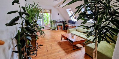 Zwischenmiete: Schöne 3-Zimmer-Dachgeschoss-Wohnung, möbliert, mit großer Terrasse