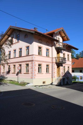 Erstbezug nach Sanierung: Schöne 4-Zimmer-Hochparterre-Wohnung mit geh. Innenausstattung