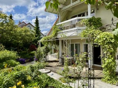 Modern trifft Gemütlichkeit , großzügiges Zweifamilienhaus mit tollem Wintergarten für Jung und Alt!
