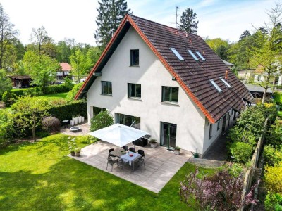 Für Familien & Generationen: Großzügiges Zweifamilienhaus mit Gartenidylle in Eggersdorf
