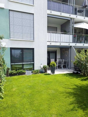 Neuwertige, gehobene 3-Zimmer-Wohnung mit Terrasse, Garten und Carport