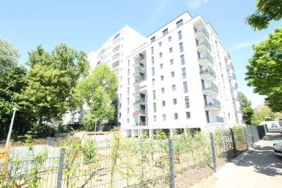 Stilvolle Neubauwohnung mit 2 Zimmern und Balkon
