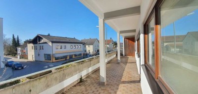 ... besondere 2-Zi-Wohnung mit Dachterrasse und Lift im Zentrum...