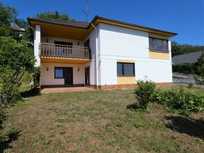 High-quality renovated single-family house with a large garden + garage