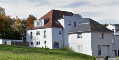 Vermietetes 2-Zimmer-Dachgeschossapartment mit Westbalkon, Stellplatz & durchdachtem Grundriss