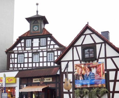 Lichtdurchflutete 2-Zimmer-Wohnung in historischem Fachwerkhaus im Zentrum von Langen