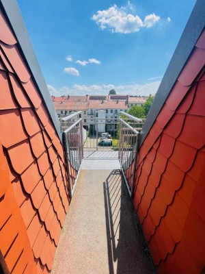 Gemütliche, zentral gelegene 2-Raumwohnung im Dachgeschoss mit Balkon Richtung Süden !