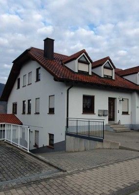 Komplett renovierte 5-Zimmer-Whg (neues Bad!) mit Balkon in Bürgstadt